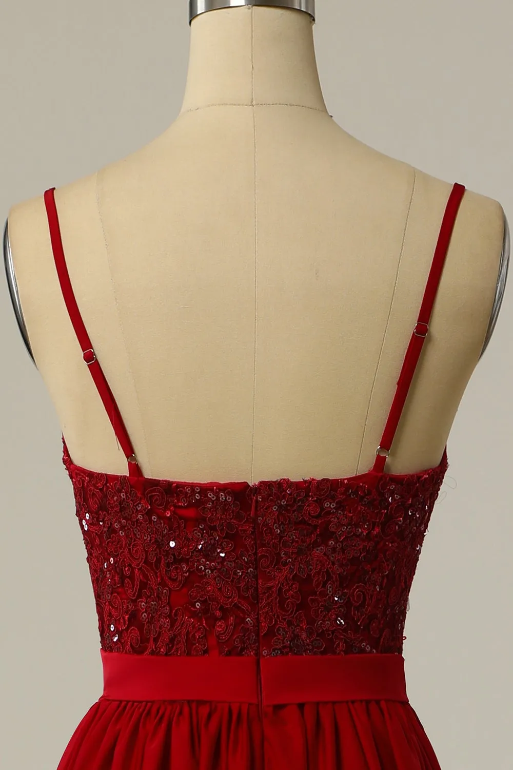 Abito da ballo lungo bordeaux con pizzo di perline