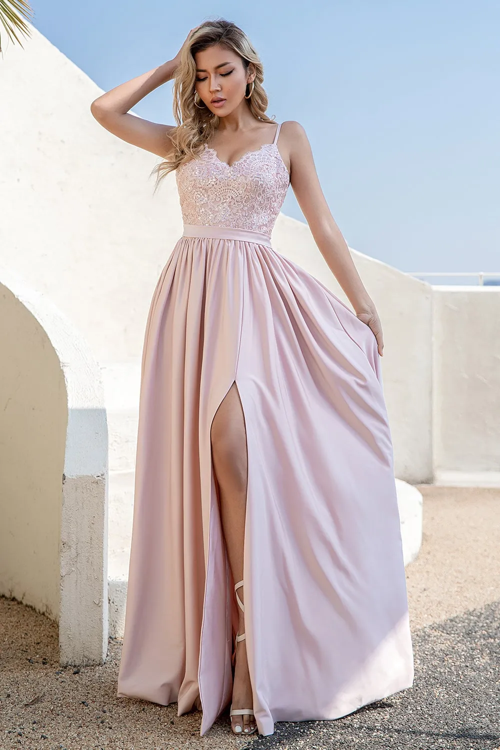 Abito da ballo lungo bordeaux con pizzo di perline