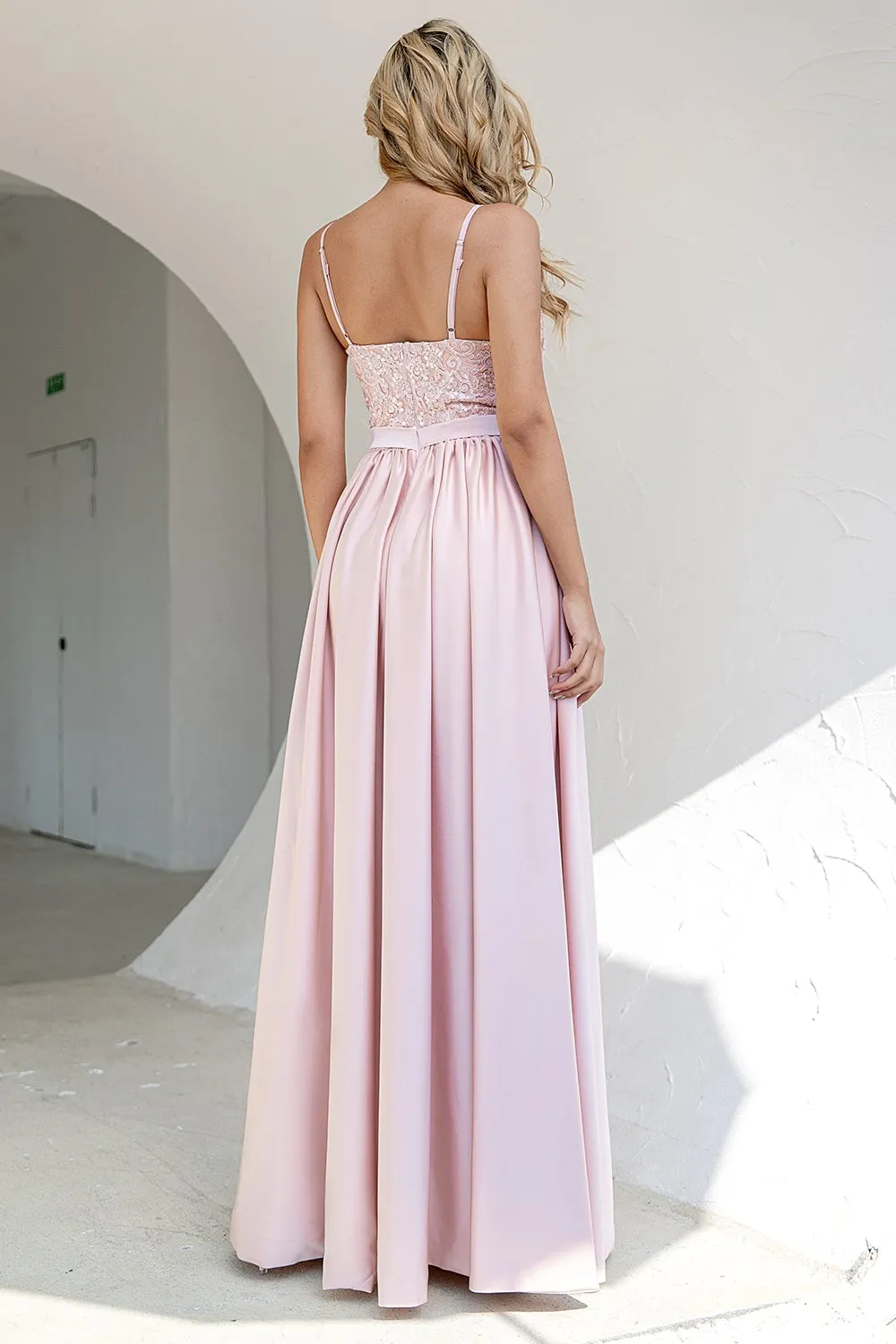 Abito da ballo lungo bordeaux con pizzo di perline