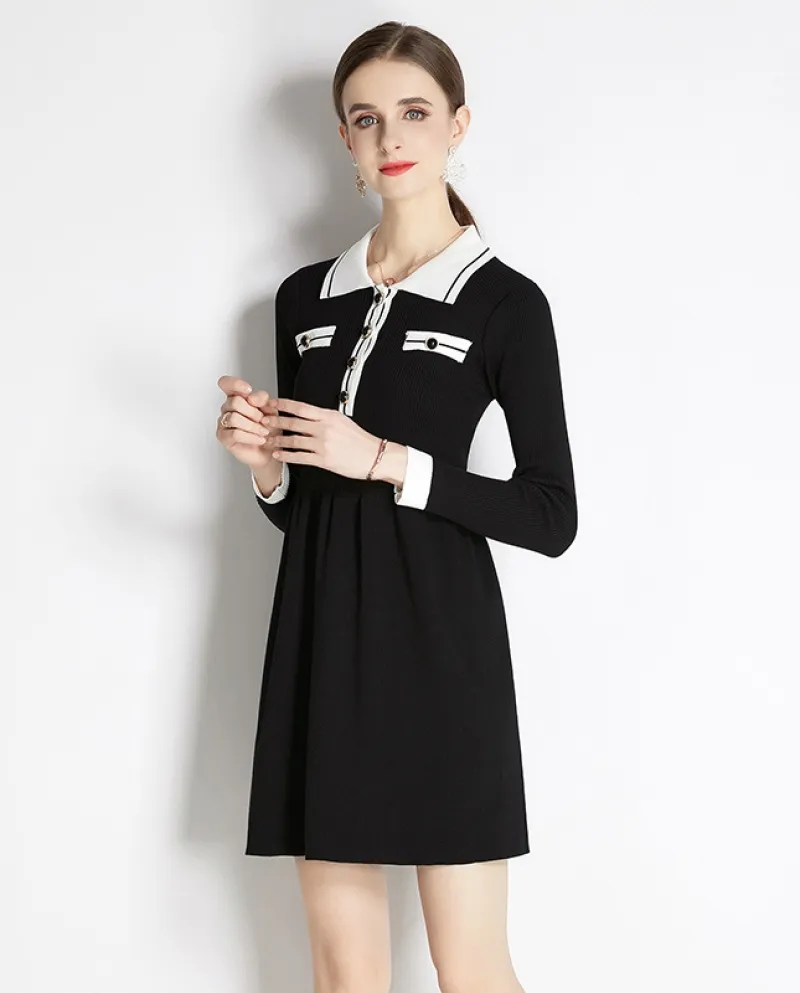 Abito da donna in maglia nera con scollo a risvolto