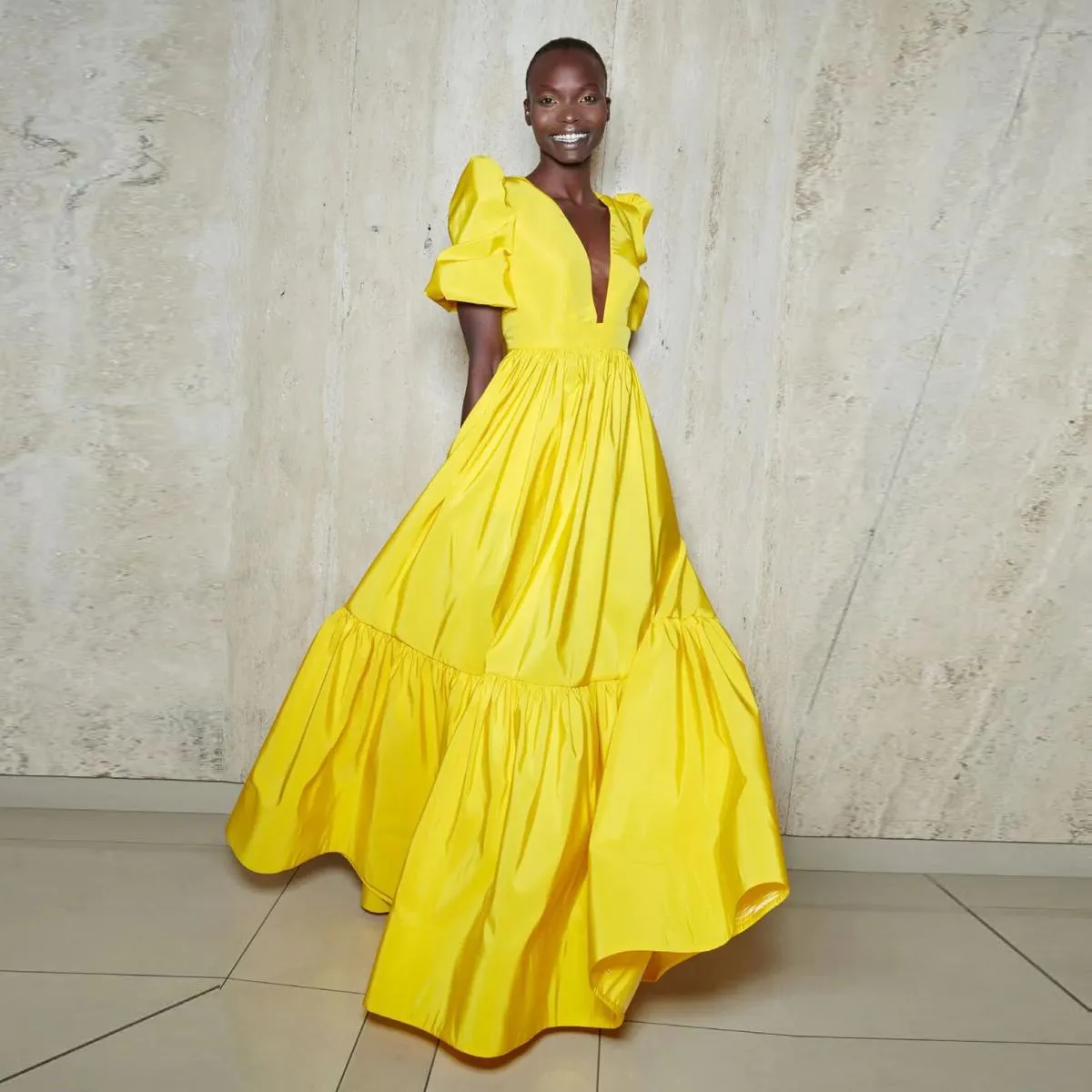 Abito da sera lungo giallo e fucsia alla moda maniche gonfie scollo a V abiti celebrità in raso abiti da festa eleganti personal
