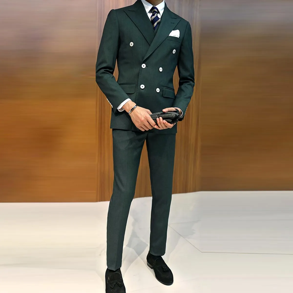 Abito da uomo d'affari bianco da sposo Abiti slim fit da uomo Smoking doppio petto da uomo 3 pezzi Abiti personalizzati (giacca
