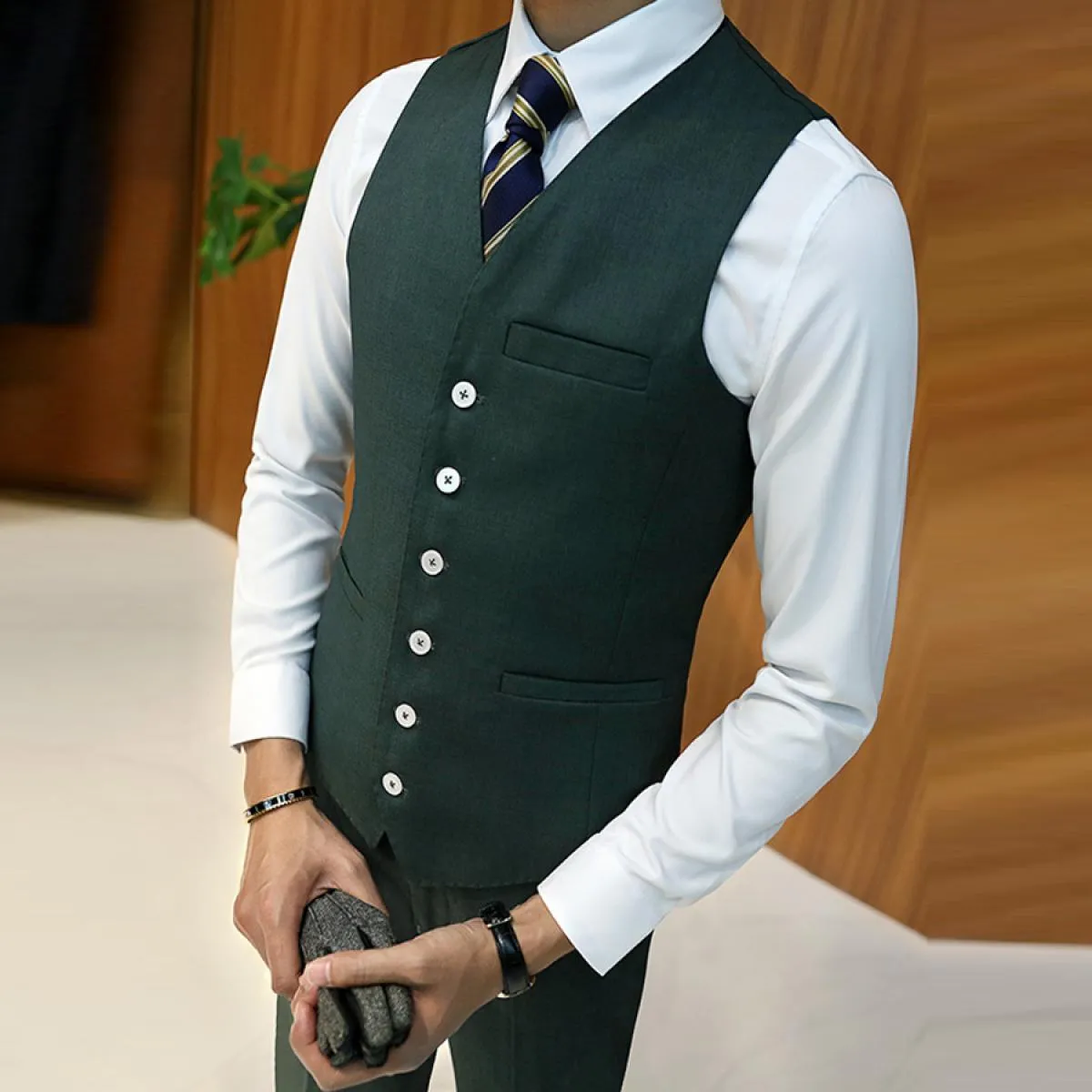 Abito da uomo d'affari bianco da sposo Abiti slim fit da uomo Smoking doppio petto da uomo 3 pezzi Abiti personalizzati (giacca