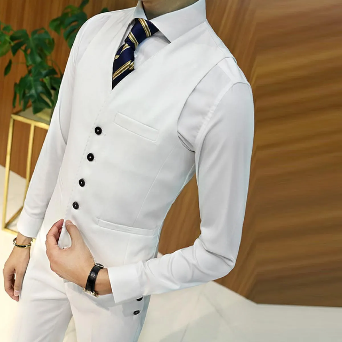 Abito da uomo d'affari bianco da sposo Abiti slim fit da uomo Smoking doppio petto da uomo 3 pezzi Abiti personalizzati (giacca