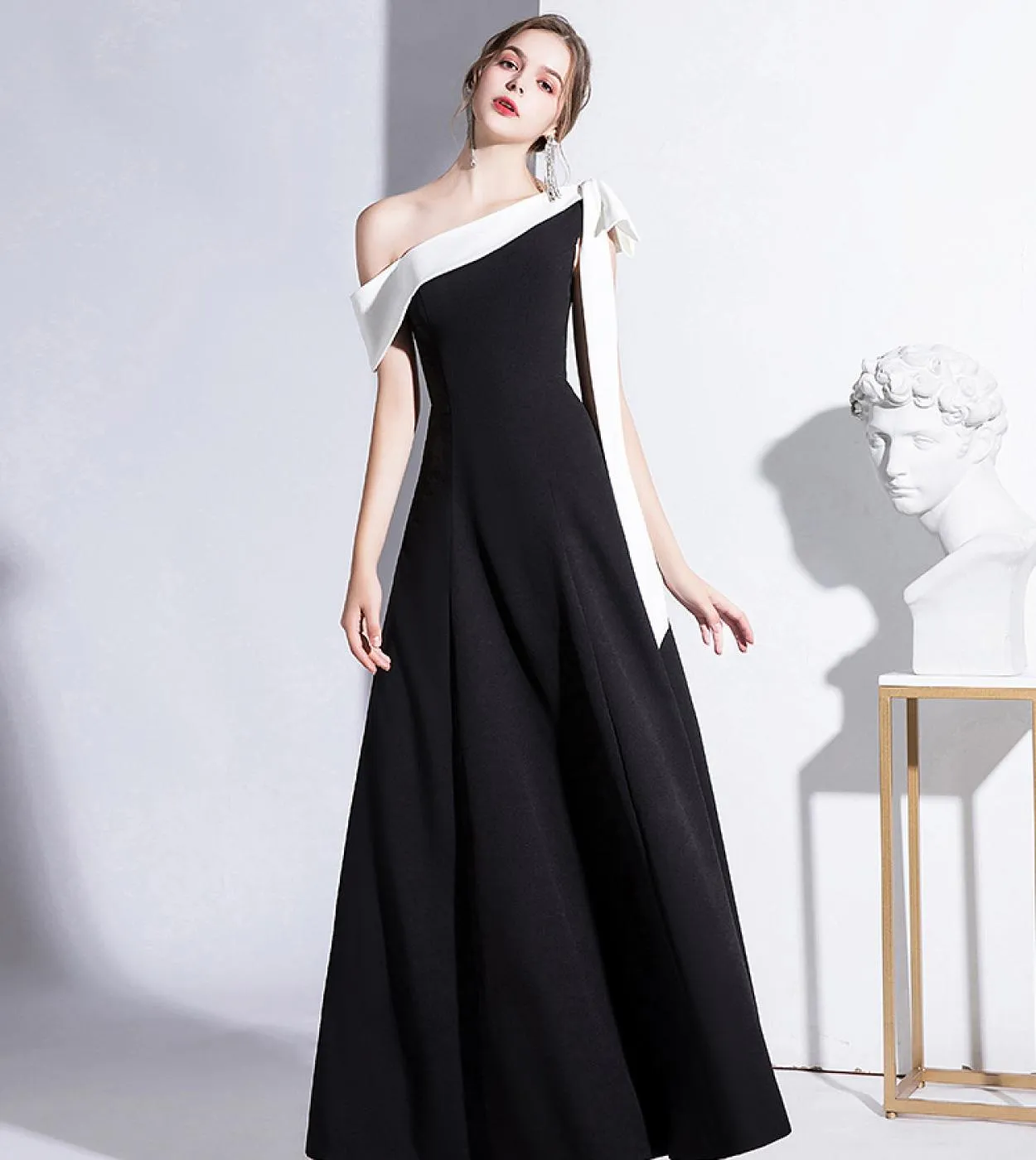 Abito lungo con papillon al collo con una spalla Elegante colletto diagonale nero drappeggiato con design a fiocco Abiti slim Pa