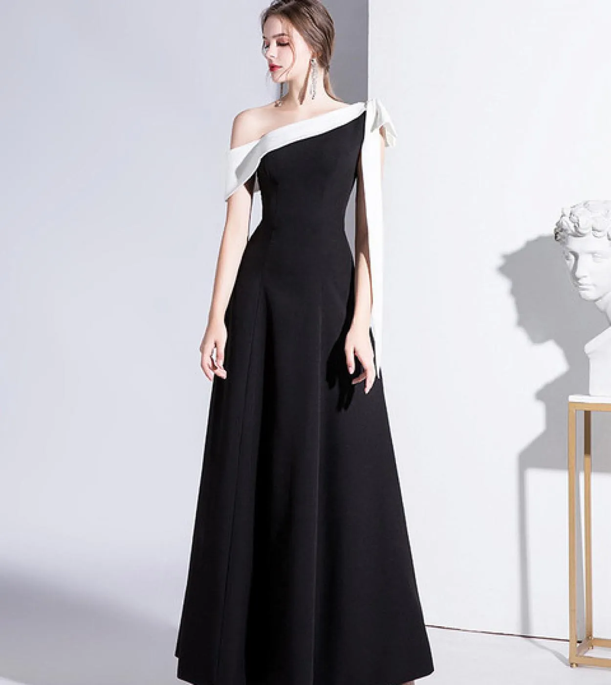 Abito lungo con papillon al collo con una spalla Elegante colletto diagonale nero drappeggiato con design a fiocco Abiti slim Pa
