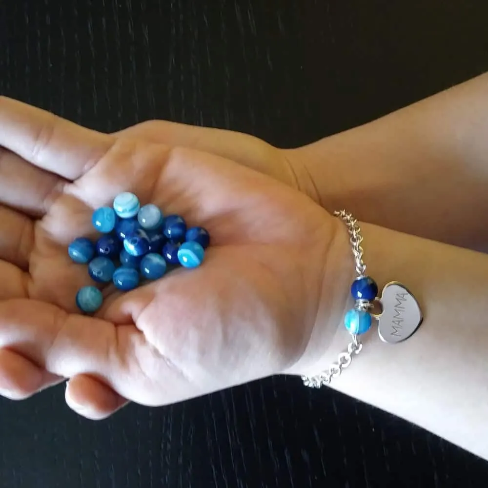 Braccialetto in argento con cuore inciso, impreziosito da agata blu
