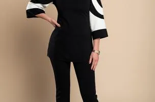 Competo elegante top con maniche a campana e pantaloni, nero