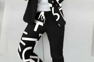 Completo di pantaloni e blazer elegante con stampa a lettere Estrena, bianco
