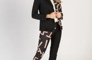 Completo di pantaloni e blazer elegante con stampa a lettere Estrena, nero