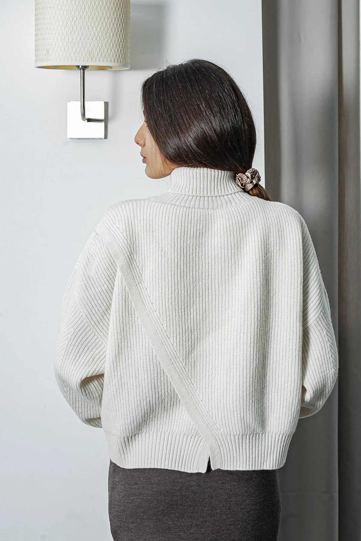 Elegante Maglia Dolcevita Donna Tiff Aperta sulla Schiena - Maglione Donna Invernali - Autunno/Inverno - 100% Pura Lana Vergine 