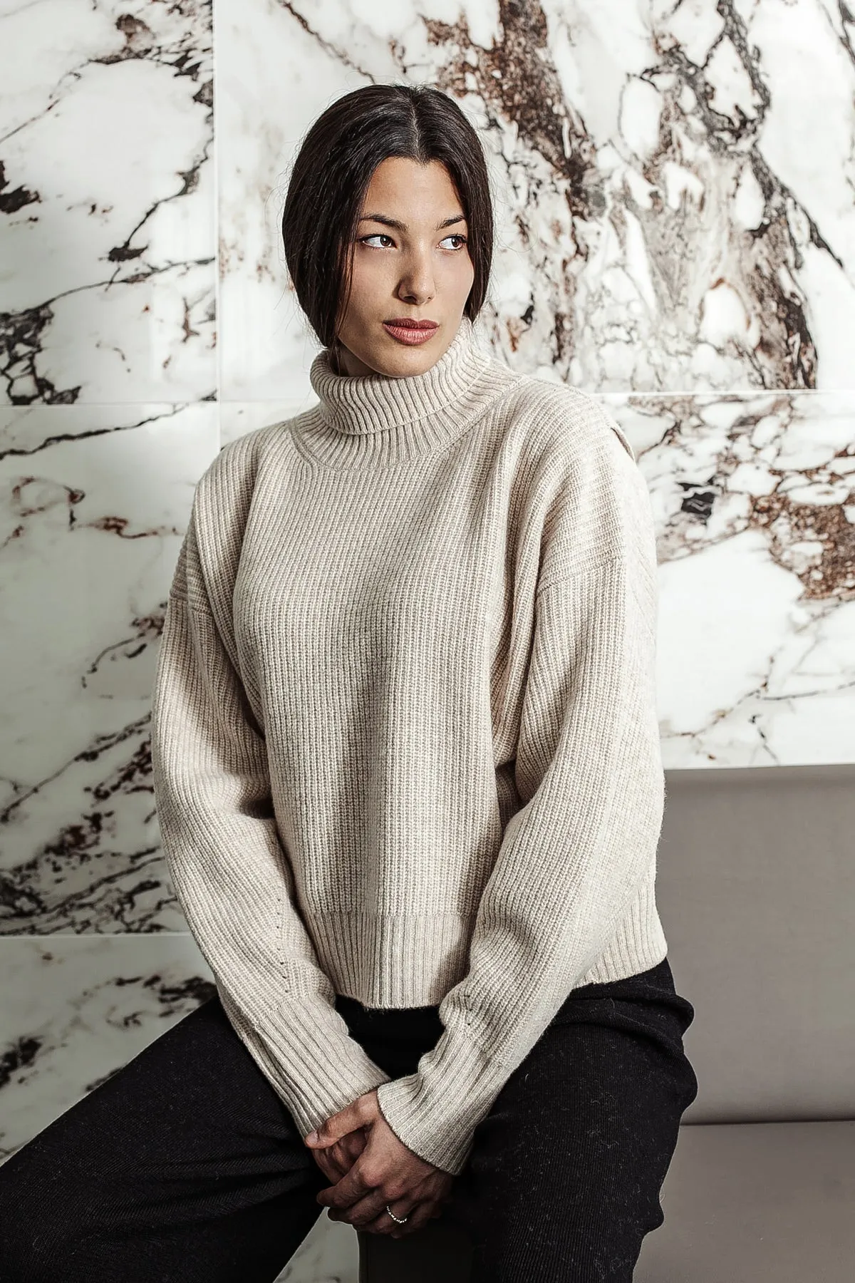 Elegante Maglia Dolcevita Donna Tiff Aperta sulla Schiena - Maglione Donna Invernali - Autunno/Inverno - 100% Pura Lana Vergine 