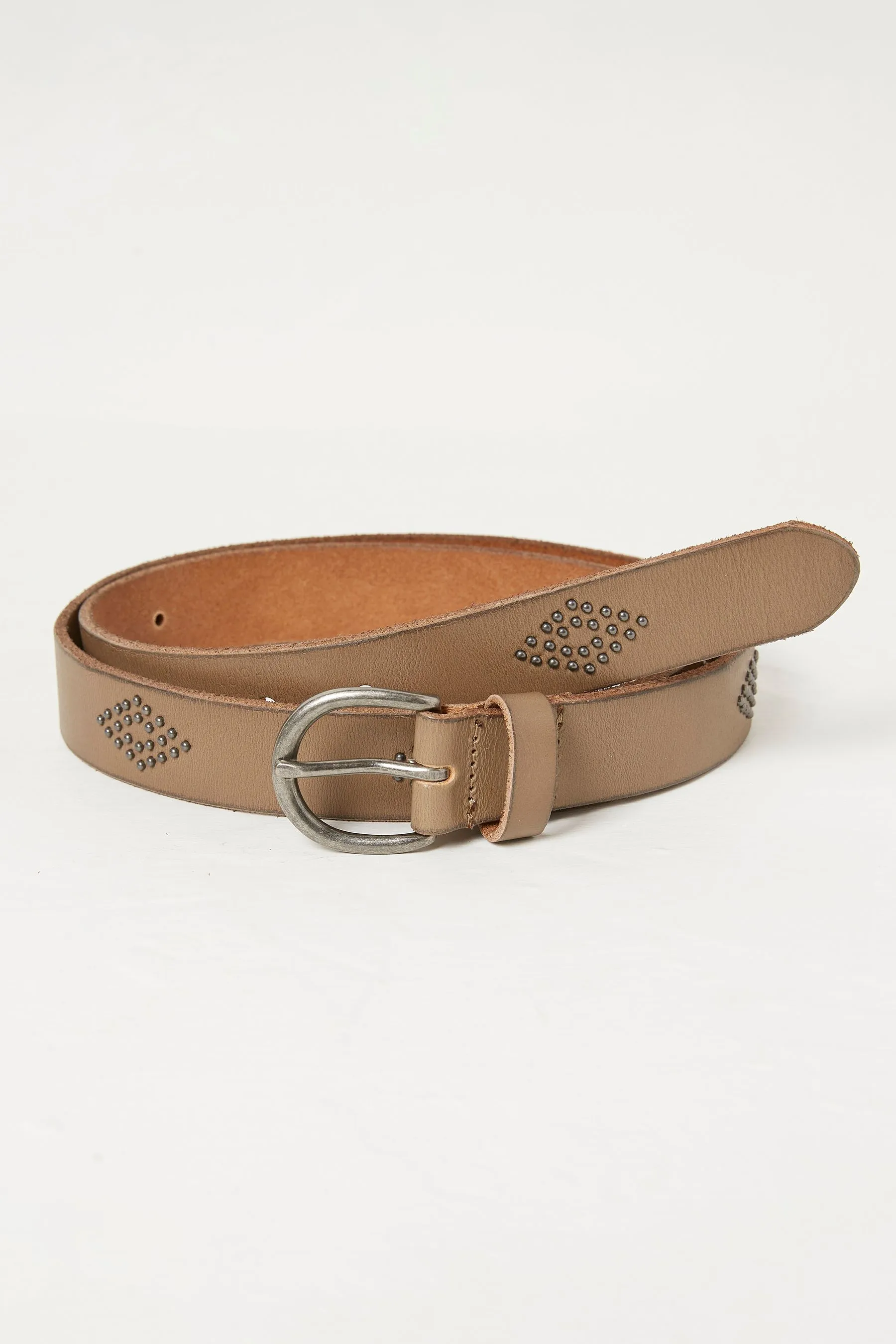 FatFace - Cintura in pelle con borchie