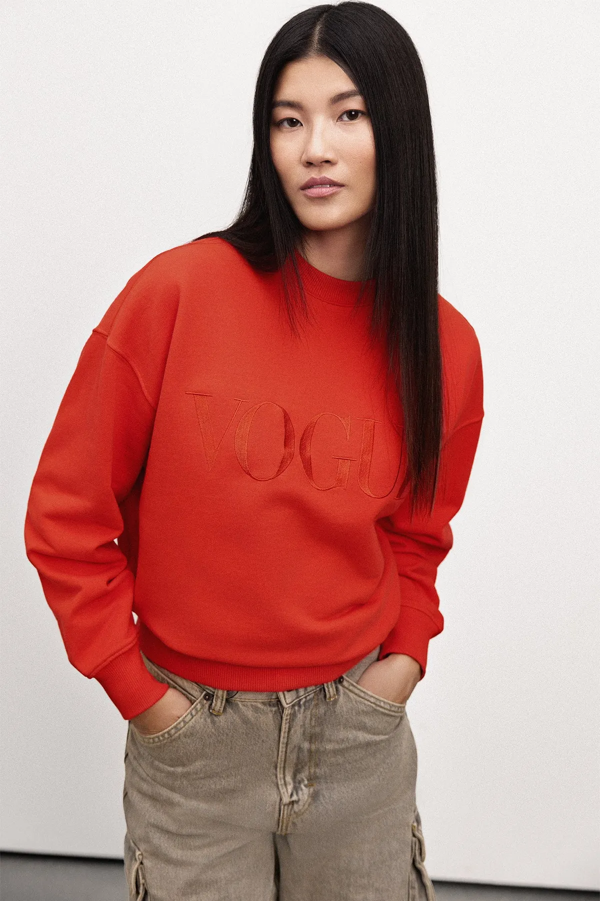 Felpa VOGUE rossa con logo ricamato-