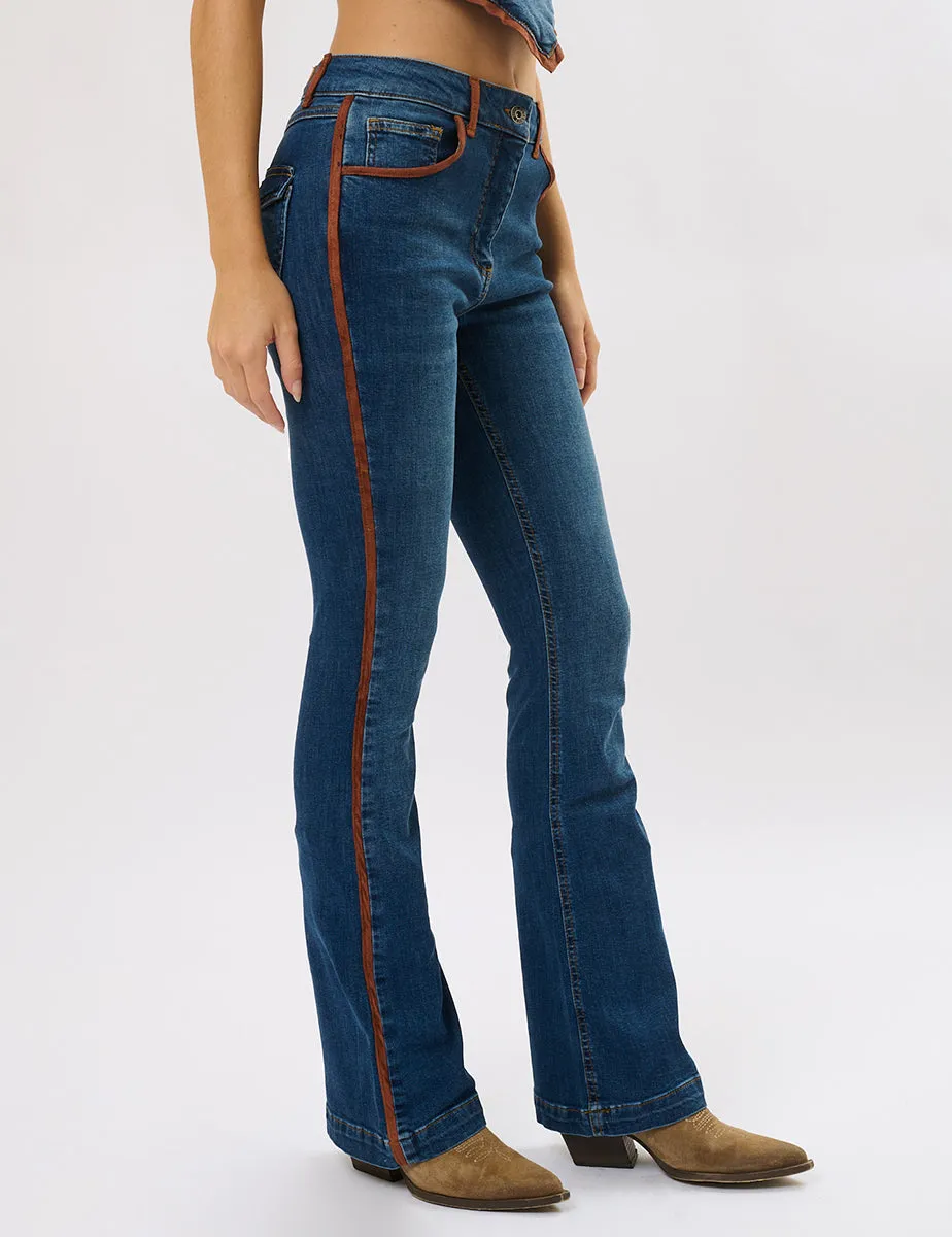 Jeans flare con profili