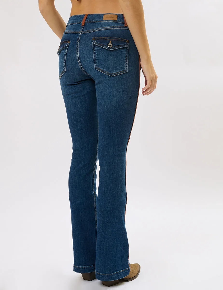 Jeans flare con profili