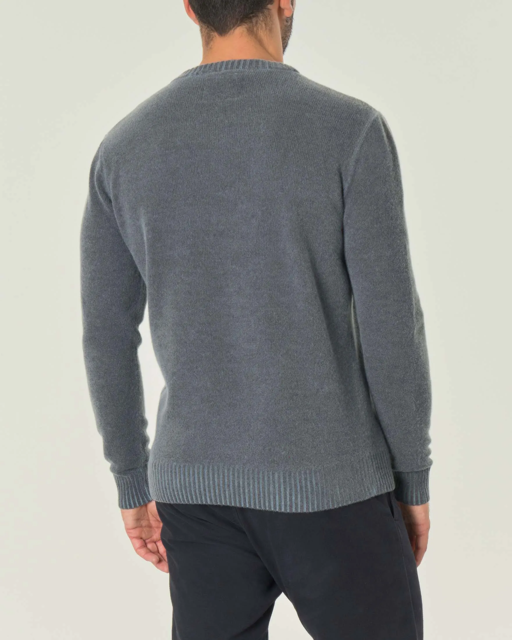 Maglia blu girocollo in lana effetto stone washed