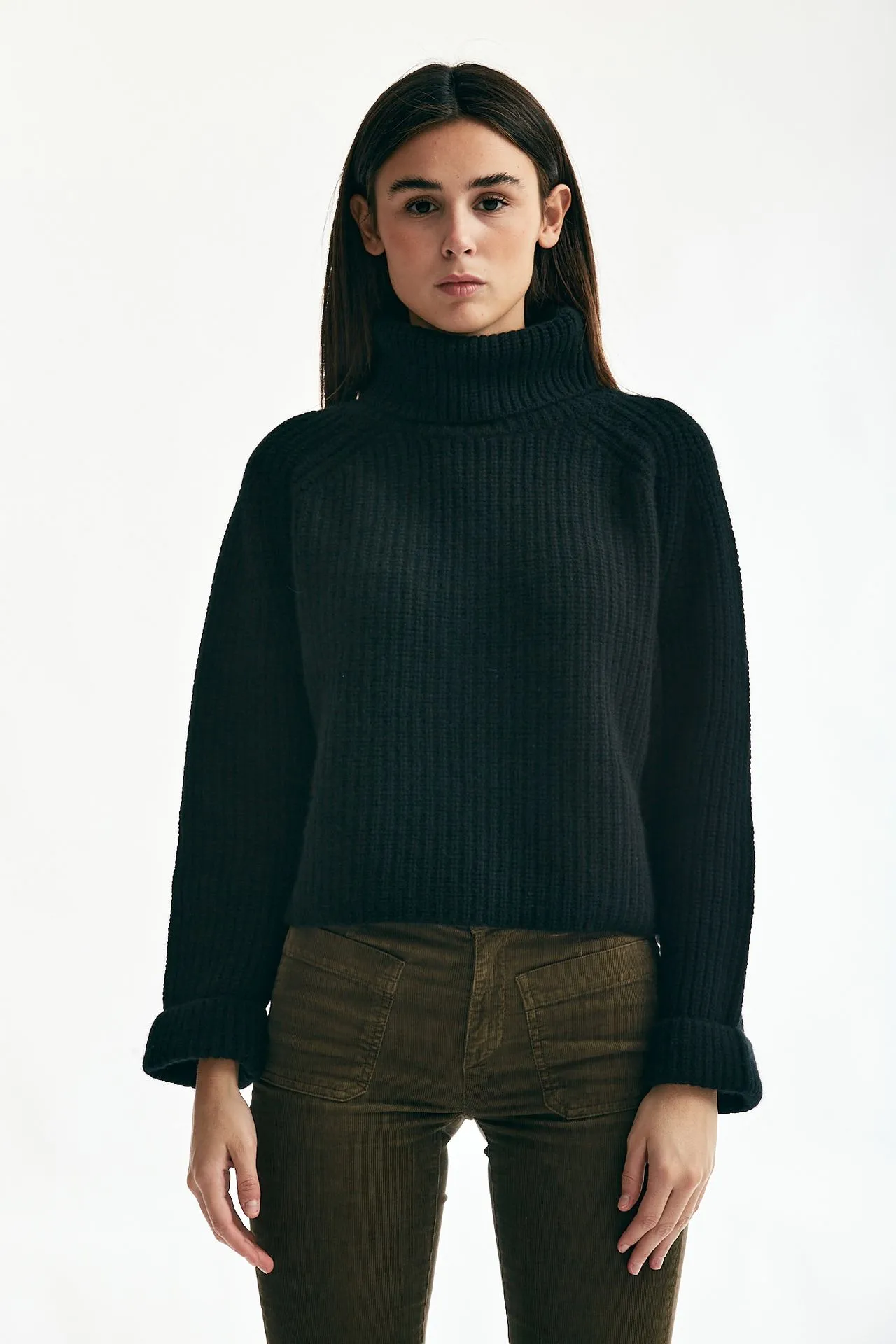 Maglia collo alto in cachemire nero 