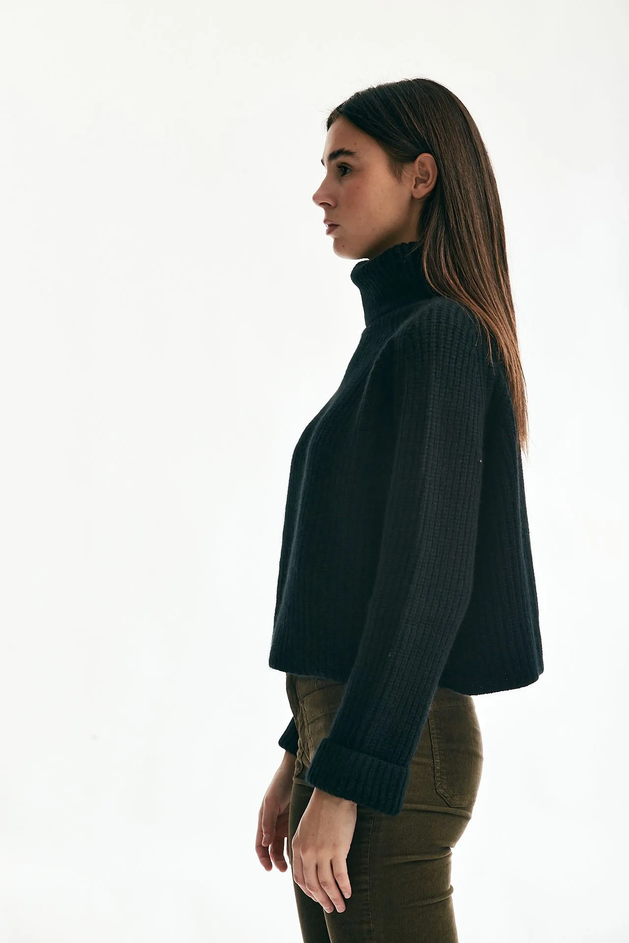Maglia collo alto in cachemire nero 