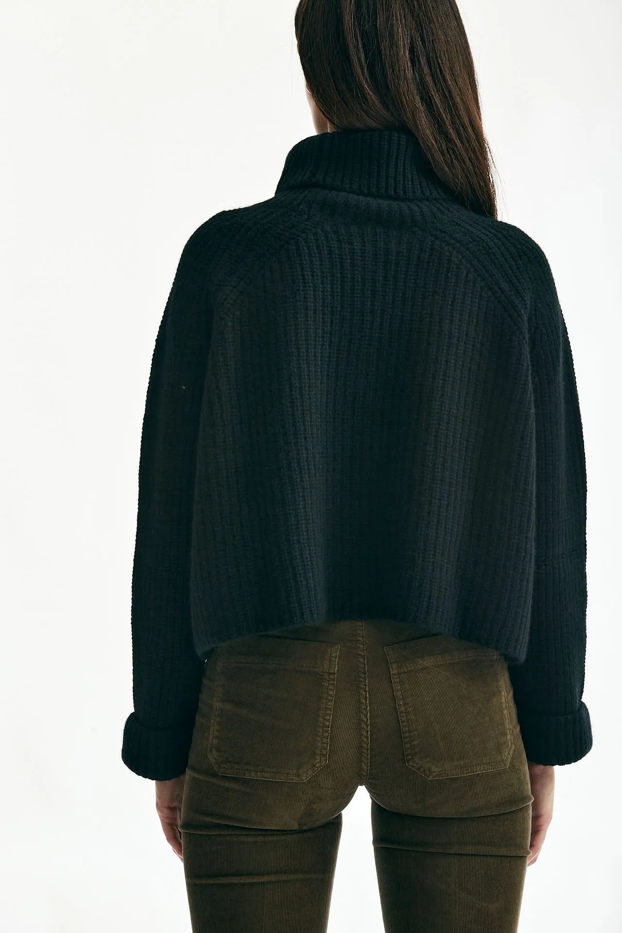 Maglia collo alto in cachemire nero 