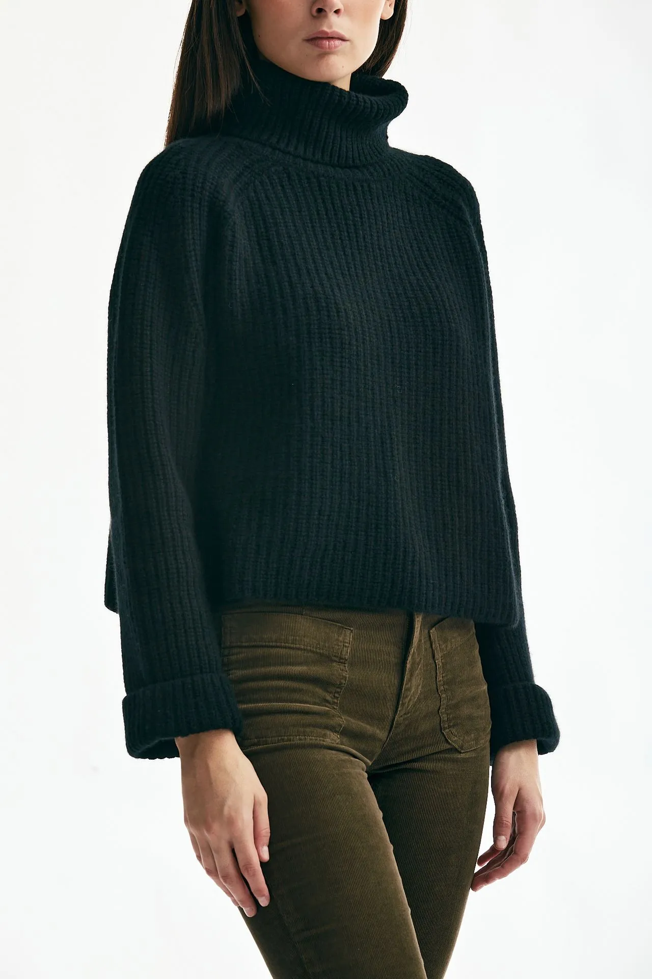 Maglia collo alto in cachemire nero 