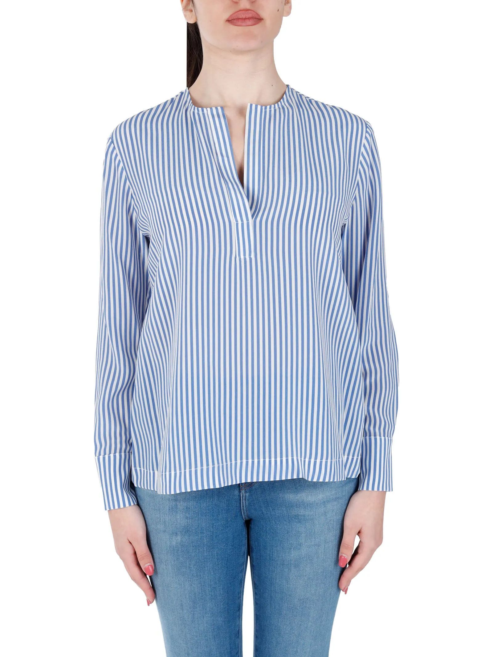 MAGLIA IN SETA CON SCOLLO FRONTALE