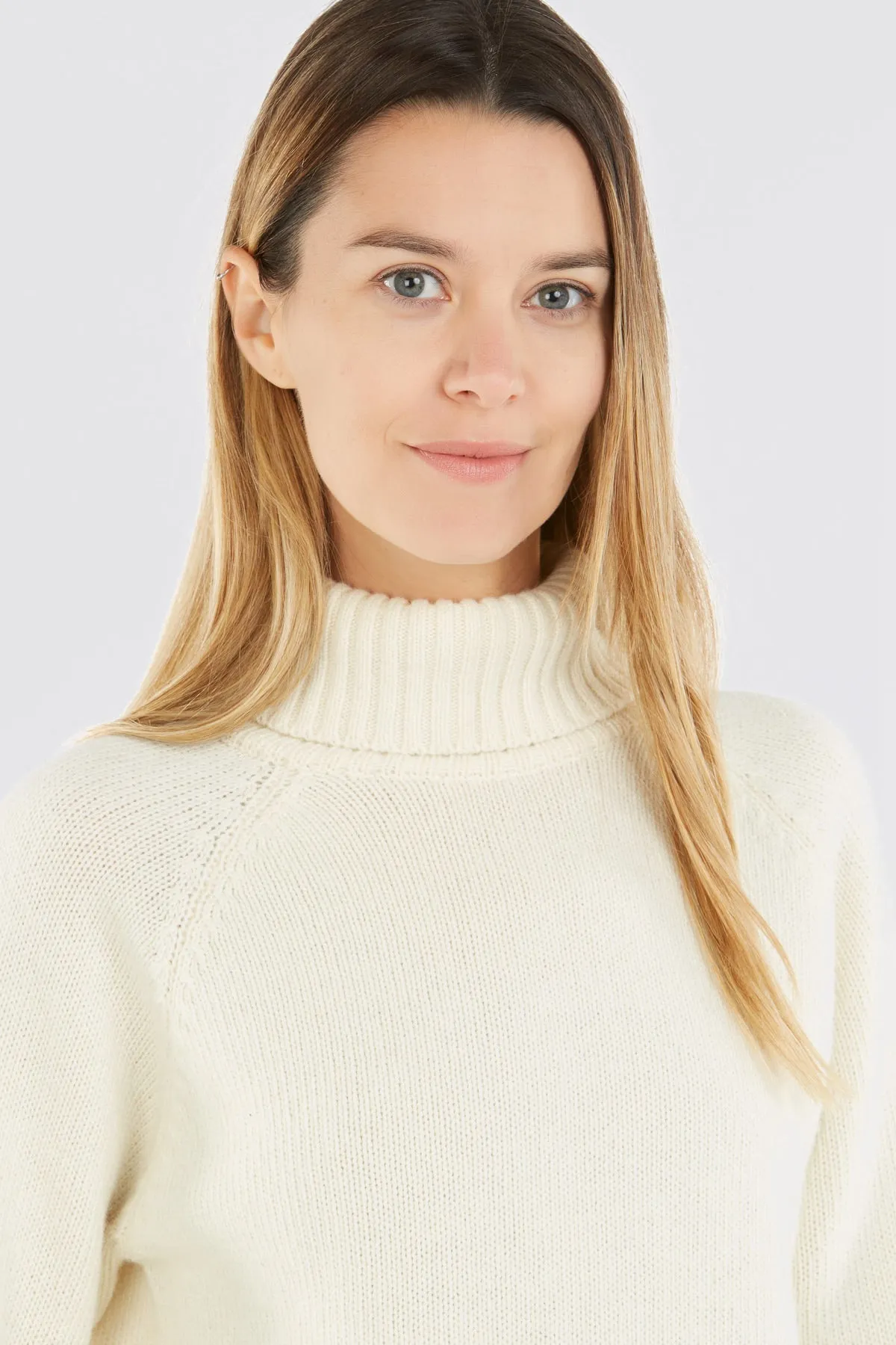 Maglione Dolcevita a Raglan, Collo Alto - Donna: Eleganza e Calore per l'Autunno/Inverno, Misto Lana - 100% Made in Italy | Brun