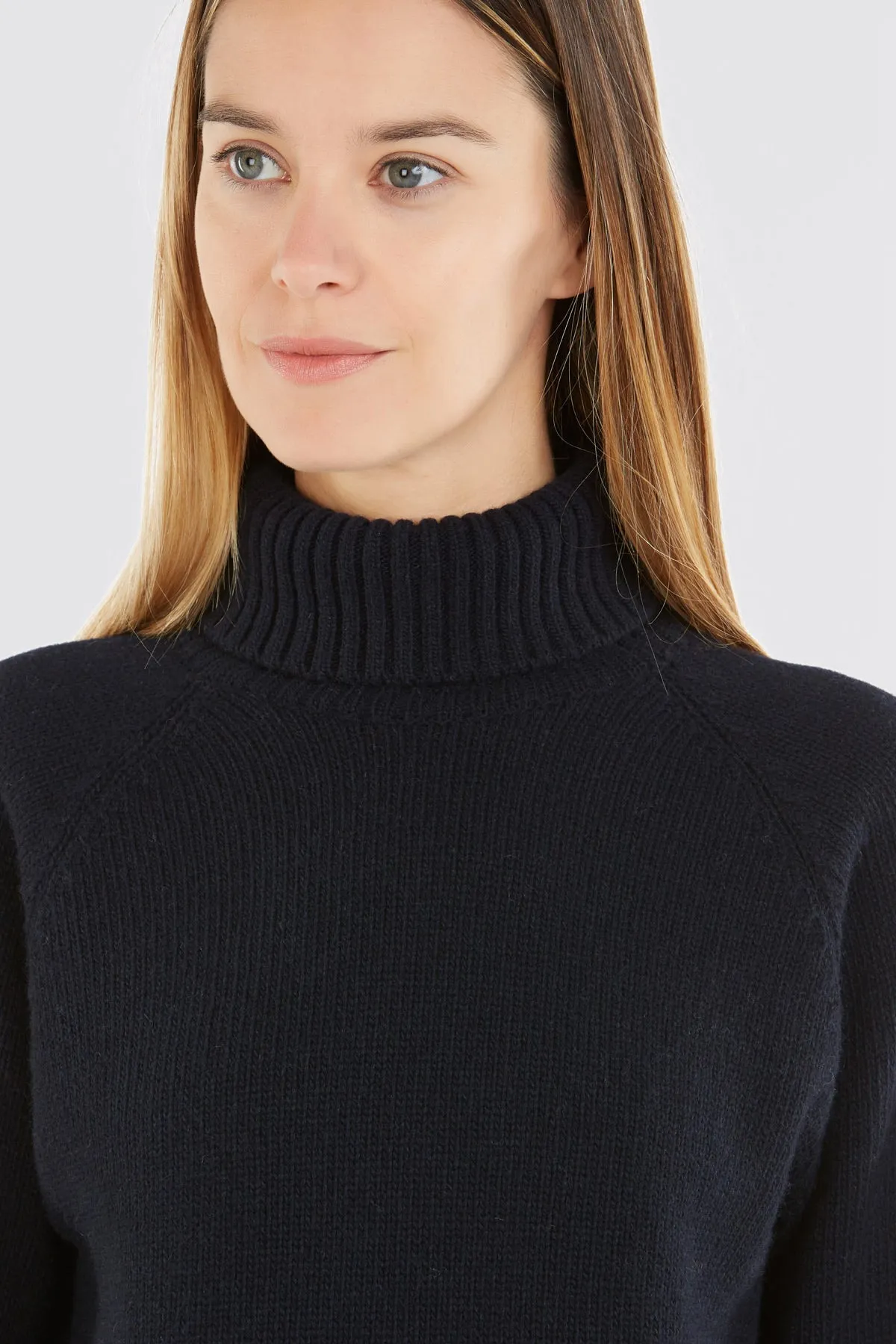 Maglione Dolcevita a Raglan, Collo Alto - Donna: Eleganza e Calore per l'Autunno/Inverno, Misto Lana - 100% Made in Italy | Brun