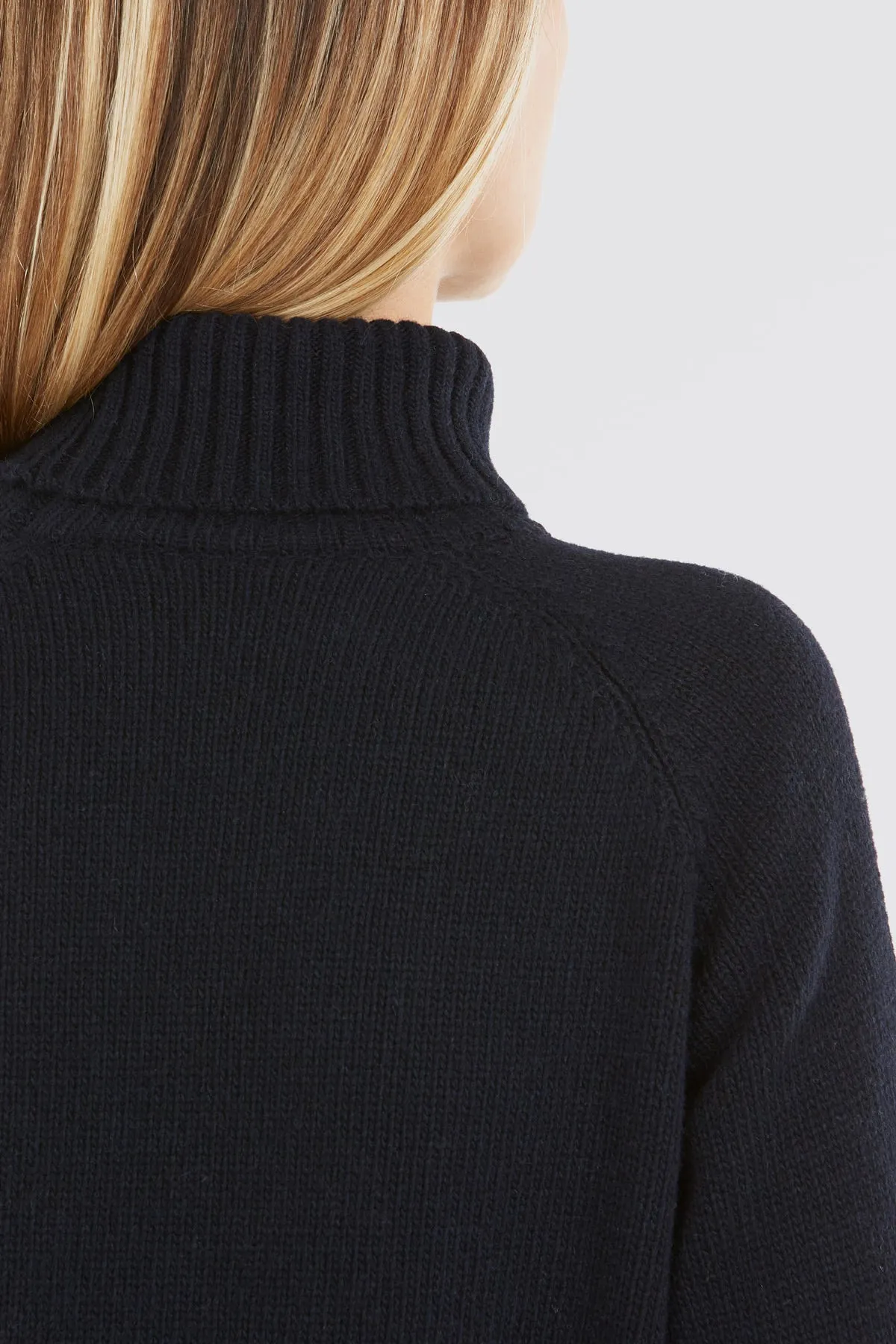 Maglione Dolcevita a Raglan, Collo Alto - Donna: Eleganza e Calore per l'Autunno/Inverno, Misto Lana - 100% Made in Italy | Brun