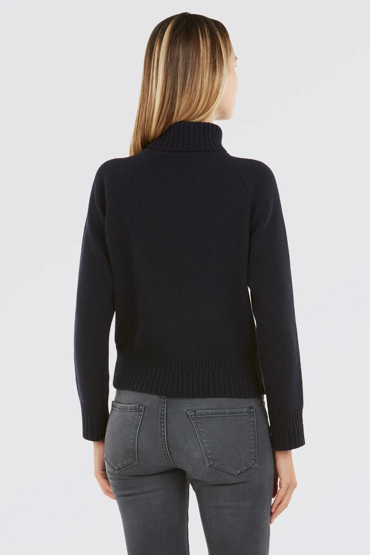 Maglione Dolcevita a Raglan, Collo Alto - Donna: Eleganza e Calore per l'Autunno/Inverno, Misto Lana - 100% Made in Italy | Brun