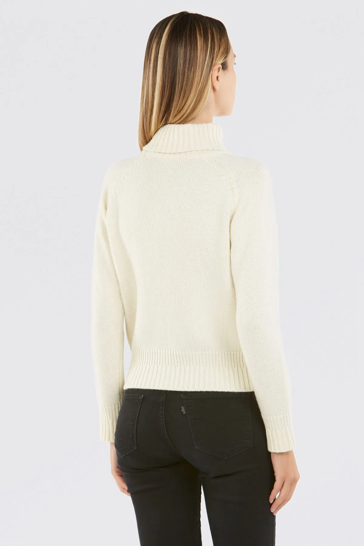 Maglione Dolcevita a Raglan, Collo Alto - Donna: Eleganza e Calore per l'Autunno/Inverno, Misto Lana - 100% Made in Italy | Brun