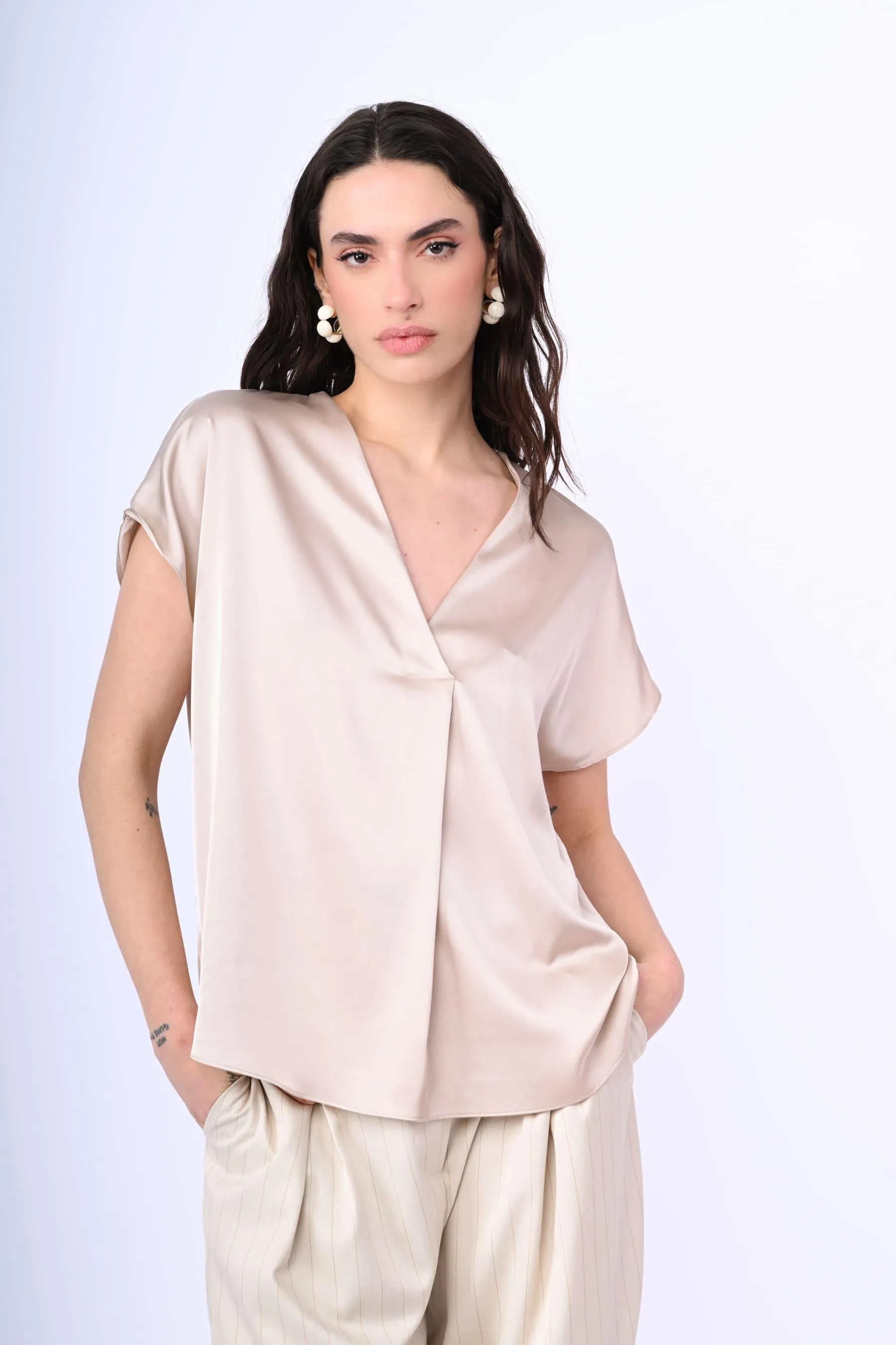 Nuna Lie  ---------    ------------Top raso con scollo V