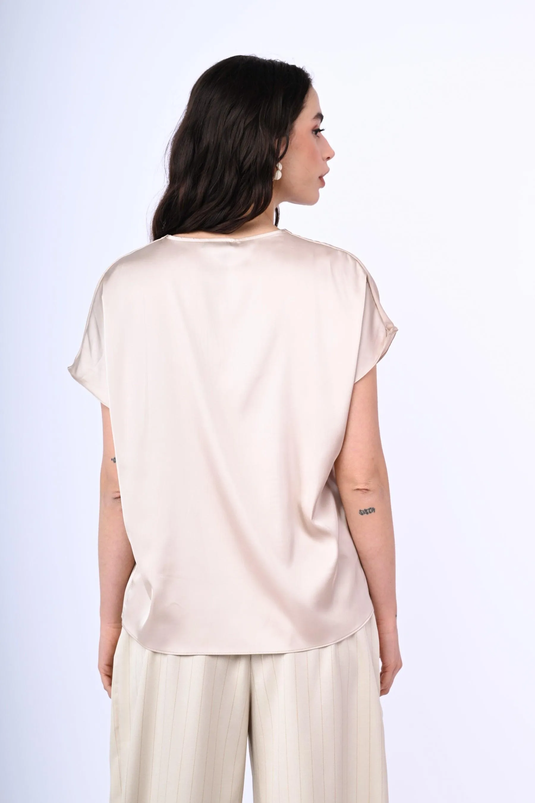 Nuna Lie  ---------    ------------Top raso con scollo V