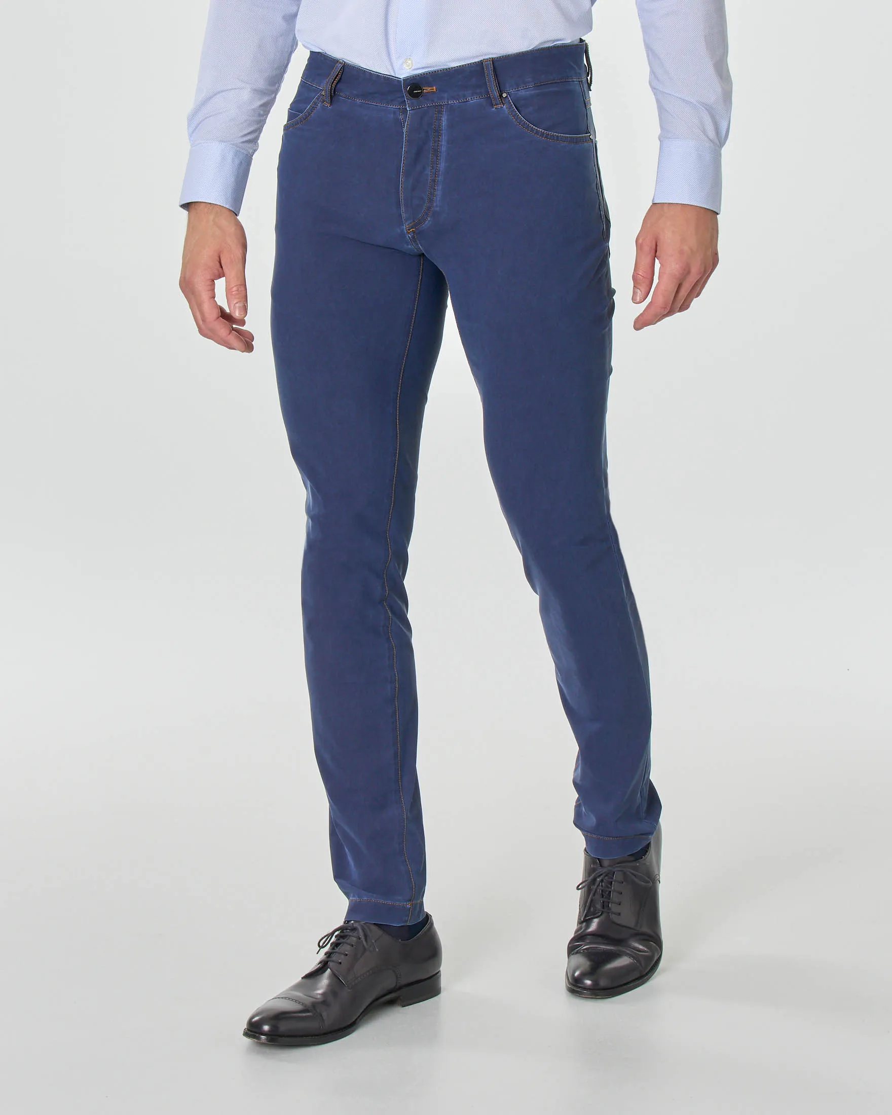 Pantalone cinque tasche blu indaco effetto denim in tessuto tecnico stretch