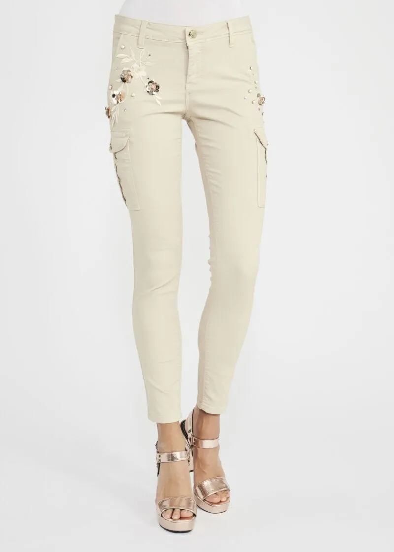 Pantaloni cargo con ricamo