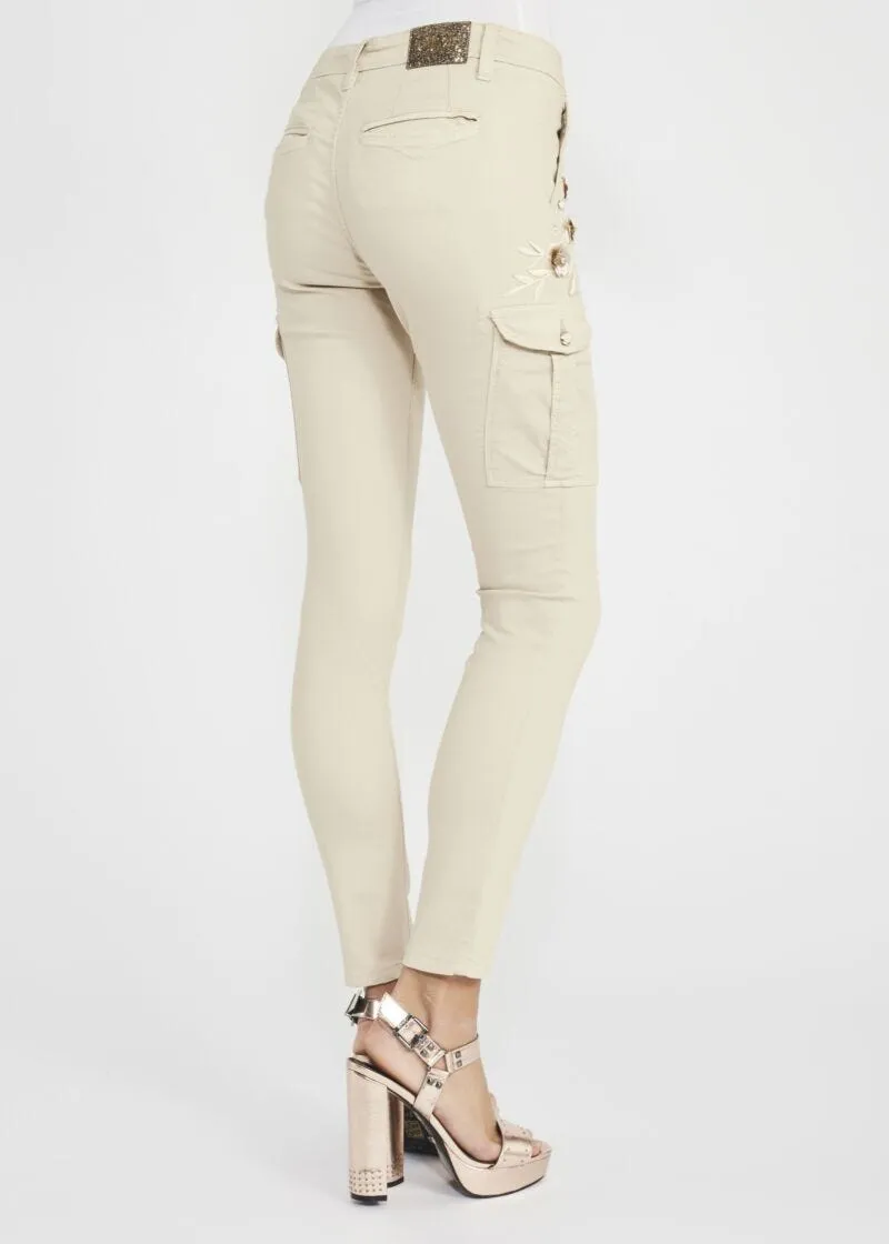 Pantaloni cargo con ricamo
