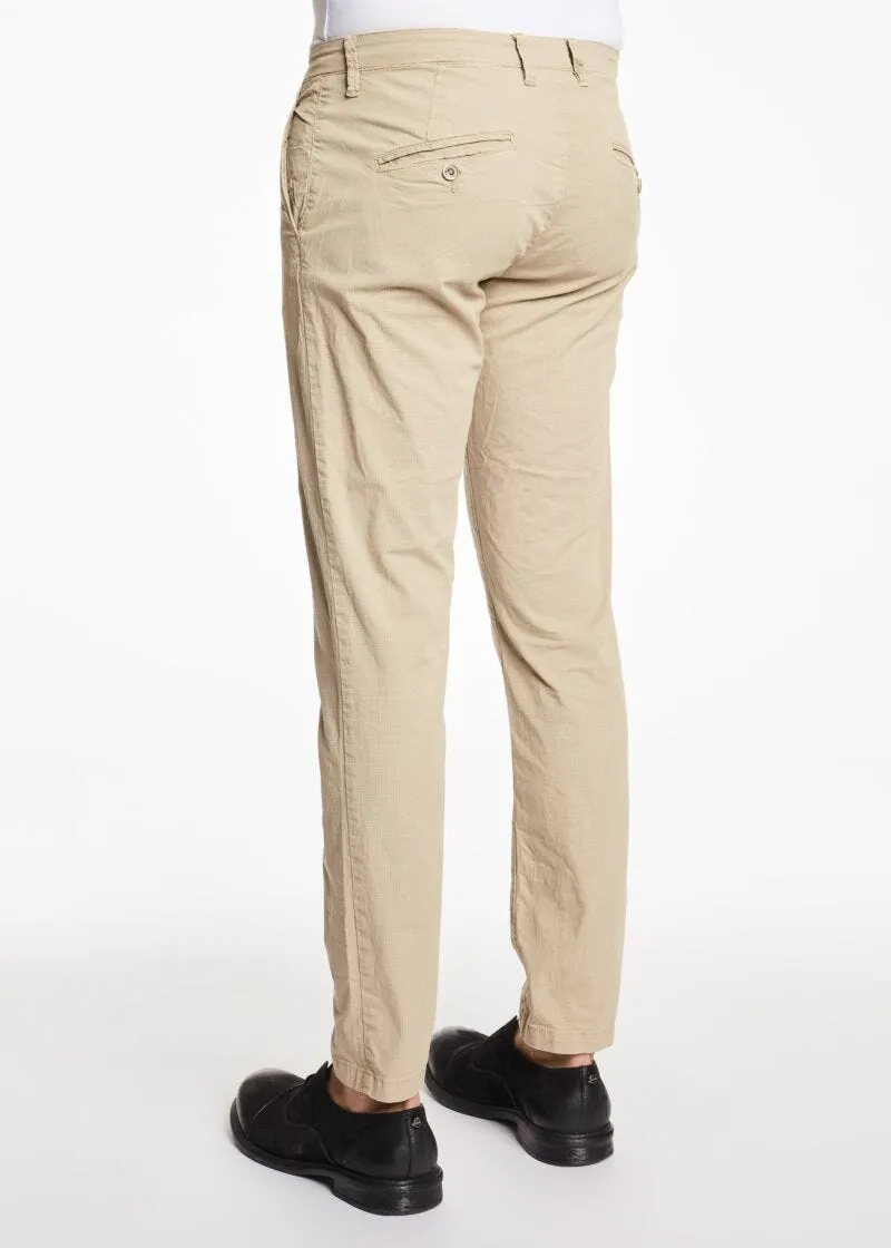 Pantaloni chino con stampa