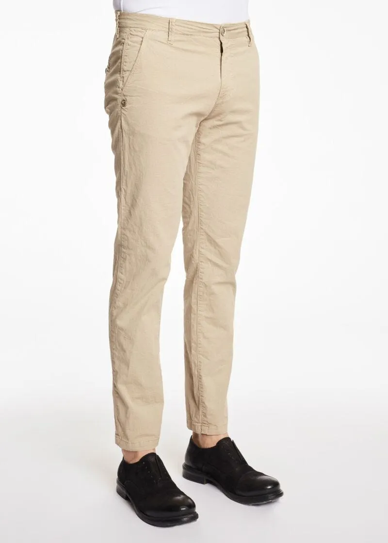 Pantaloni chino con stampa