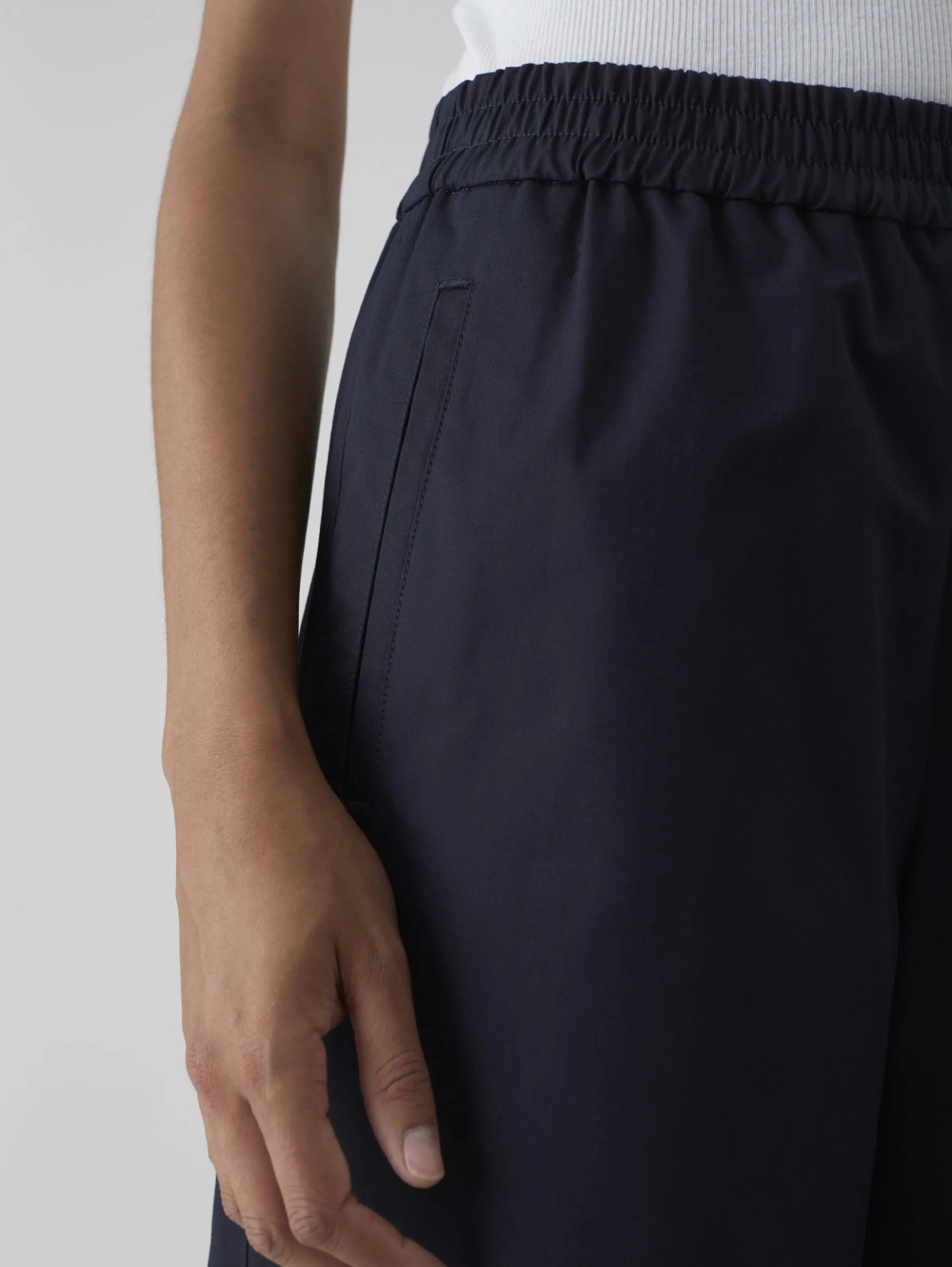 Pantaloni Cropped in Twill di Cotone Blu