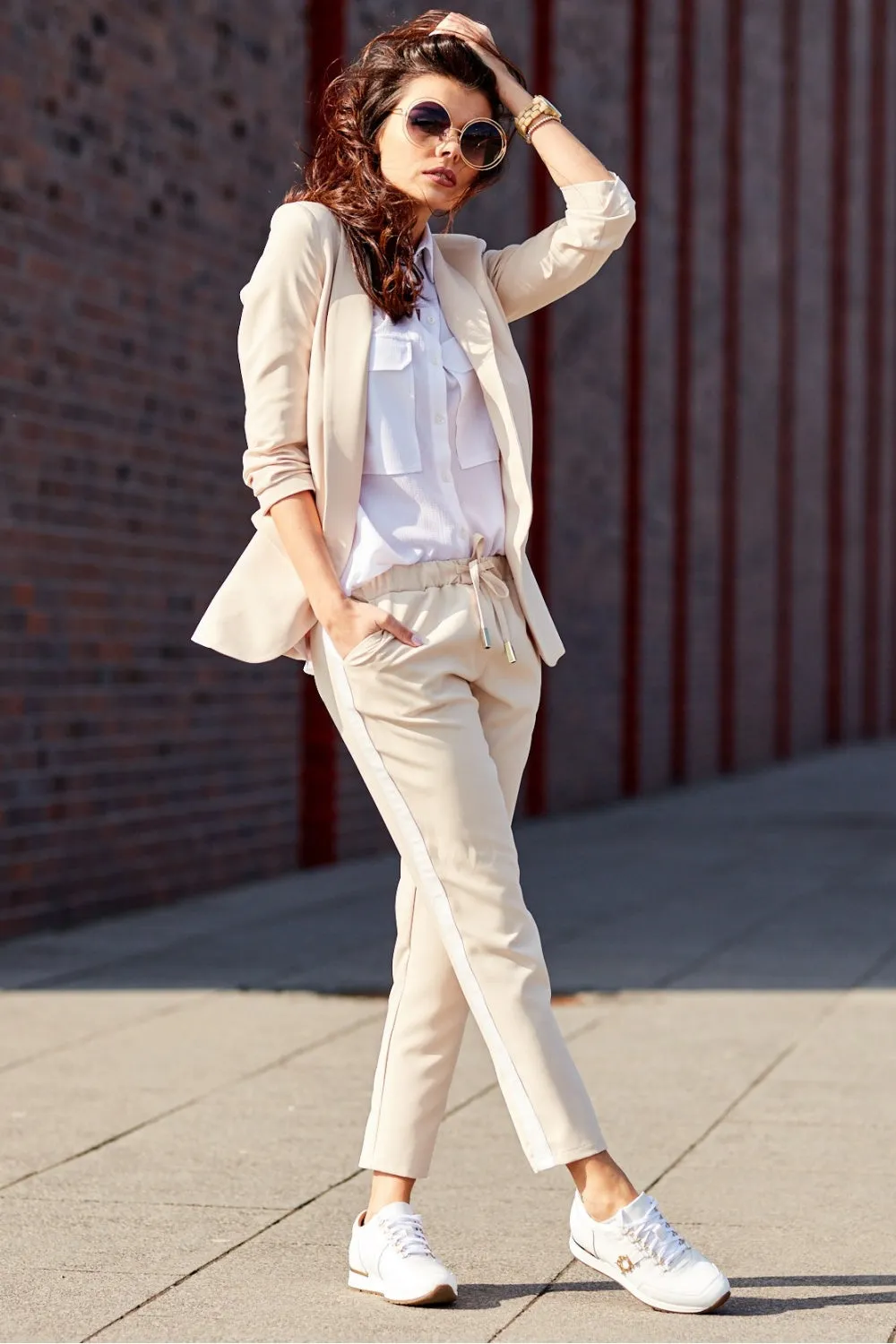 Pantaloni da donna model 140005 awama
