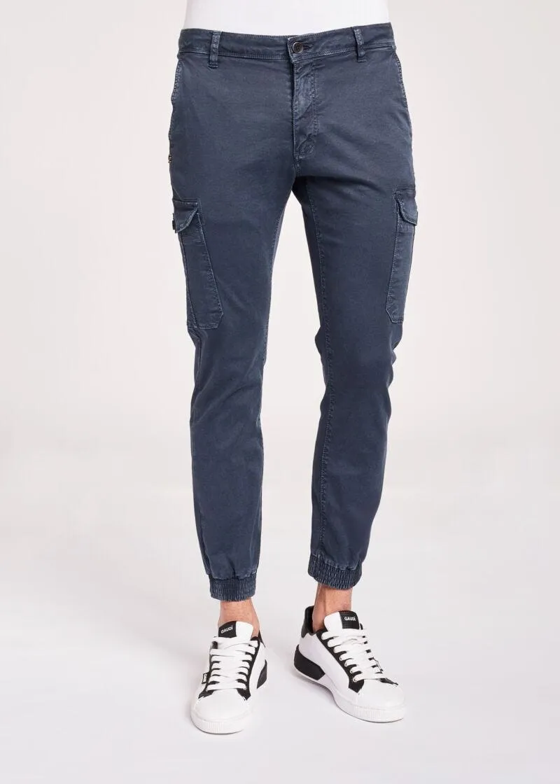 Pantaloni slim cargo