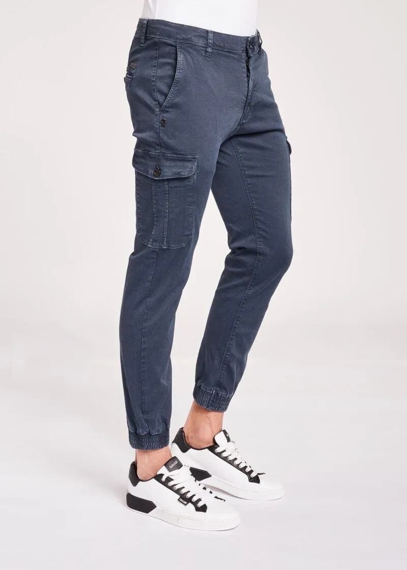 Pantaloni slim cargo
