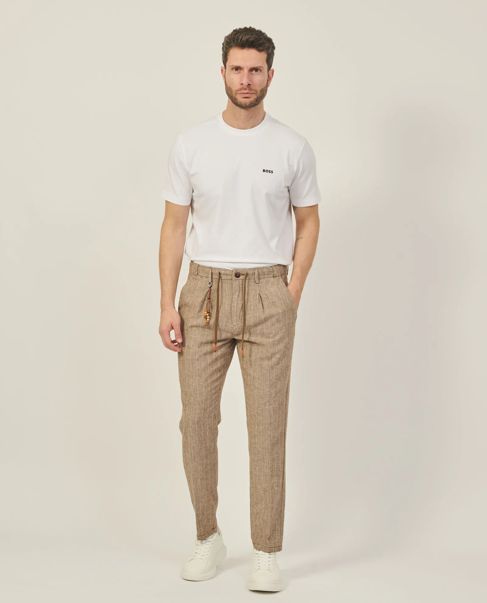 Pantaloni uomo Yes Zee in misto lino modello chinos