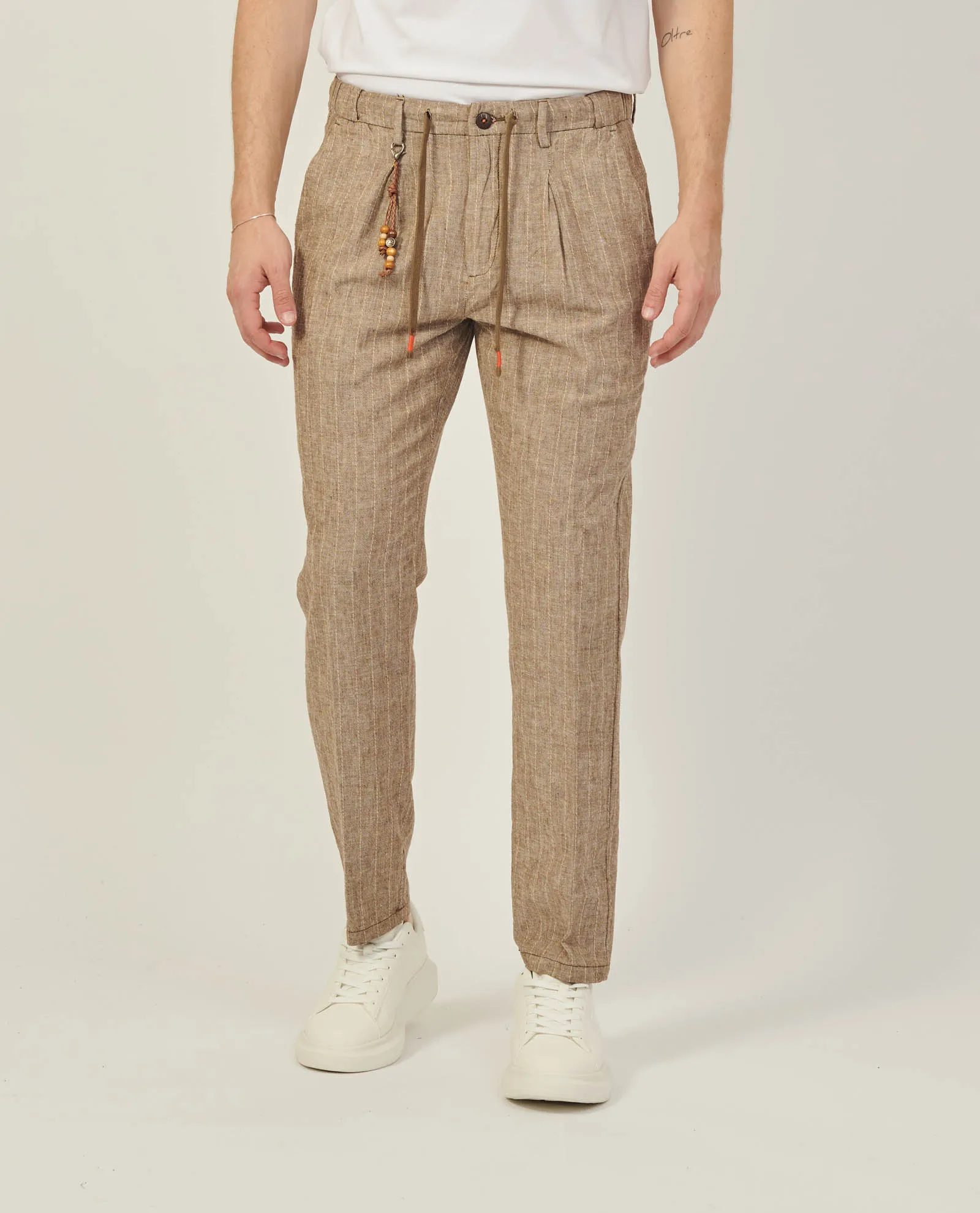 Pantaloni uomo Yes Zee in misto lino modello chinos