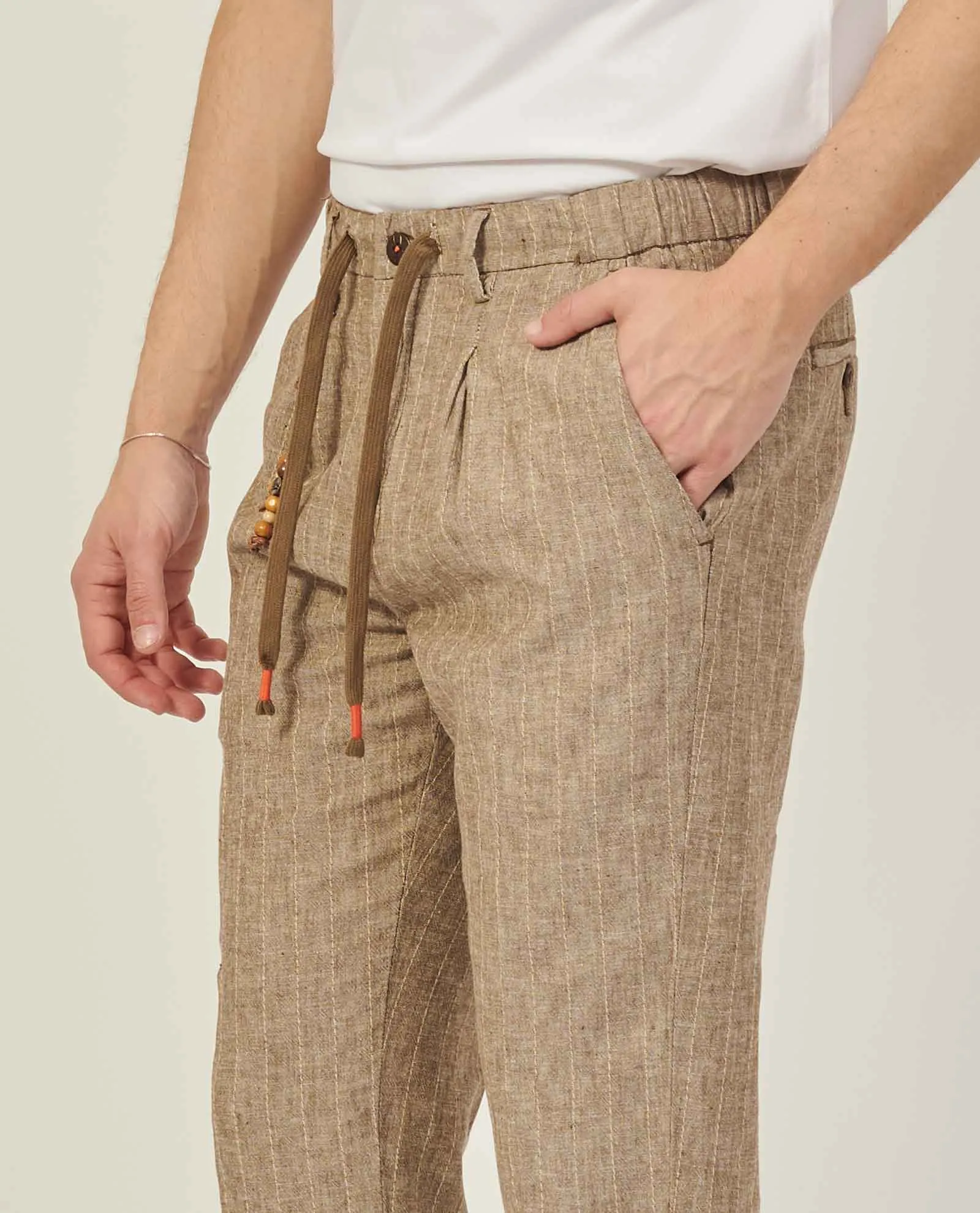 Pantaloni uomo Yes Zee in misto lino modello chinos