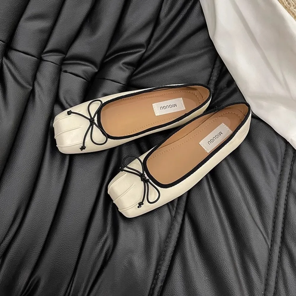 Scarpe a cuffia piatte nere con bocca superficiale per donna, primavera e autunno 2024 scarpe scoop per pendolari francesi di nu