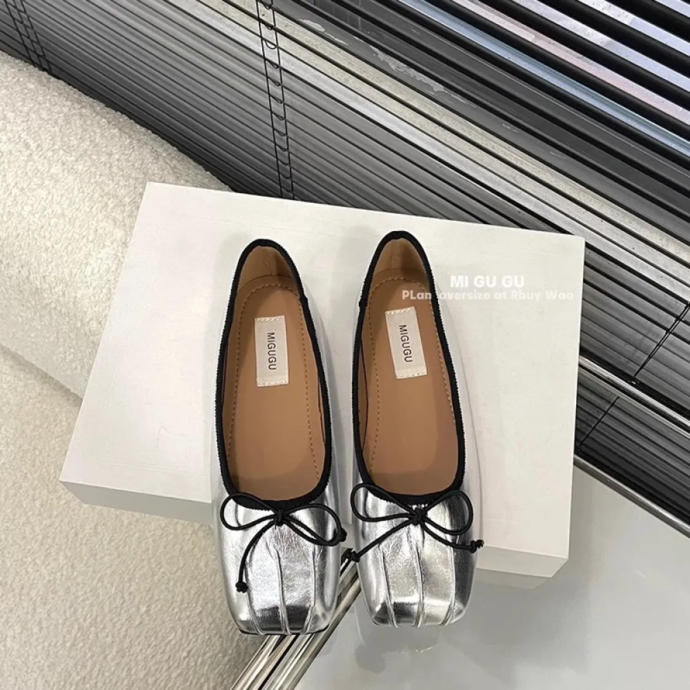 Scarpe a cuffia piatte nere con bocca superficiale per donna, primavera e autunno 2024 scarpe scoop per pendolari francesi di nu