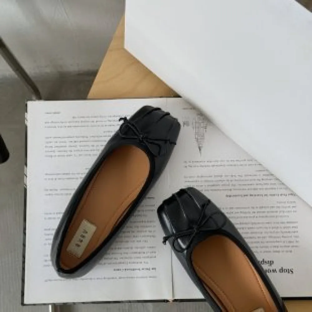 Scarpe a cuffia piatte nere con bocca superficiale per donna, primavera e autunno 2024 scarpe scoop per pendolari francesi di nu