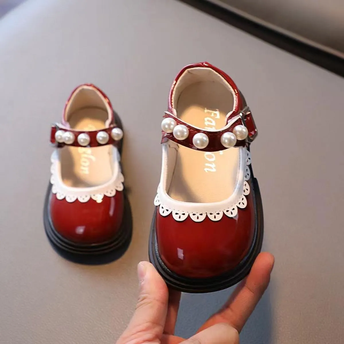 Scarpe da bambina New School Primavera Estate Bambina Scarpe con punta tonda in vernice brillante Principessa con bordo floreale