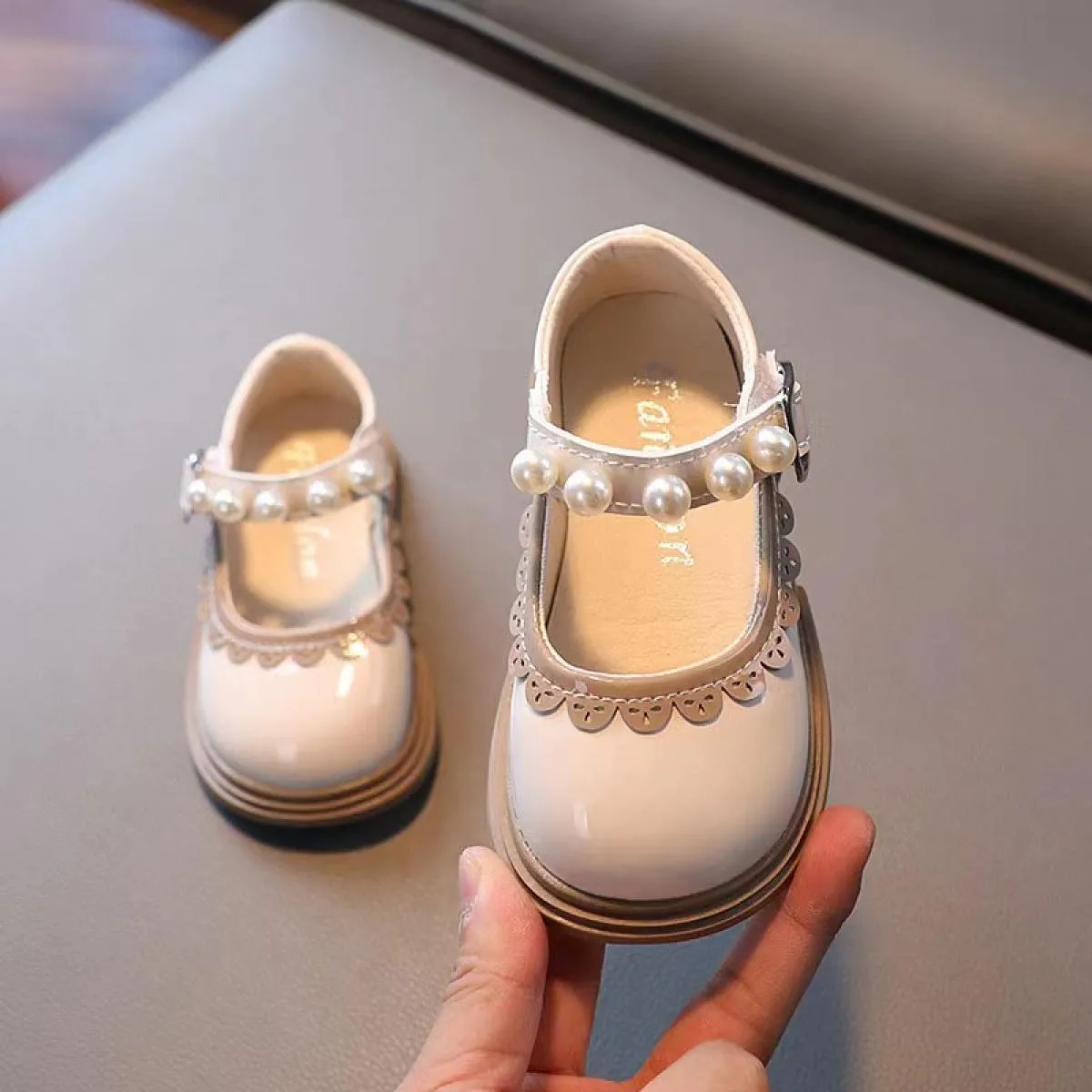 Scarpe da bambina New School Primavera Estate Bambina Scarpe con punta tonda in vernice brillante Principessa con bordo floreale